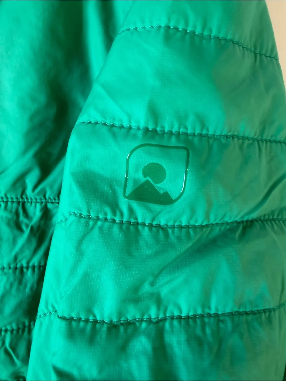 Eastern Mountain Sports lightweight quilted